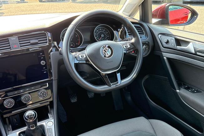 VOLKSWAGEN Golf Photo 31