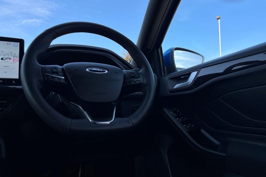 Ford FOCUS Photo autoimg-3bbdab8e207decc2dd916c1d74e0f8096f56a1de.jpg