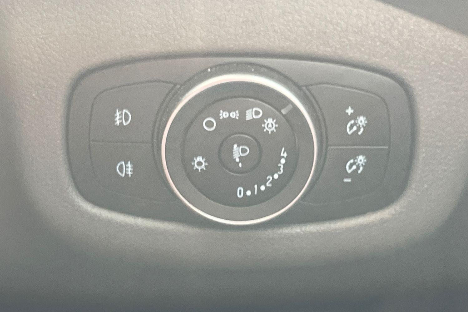 Ford TRANSIT CONNECT Photo 31