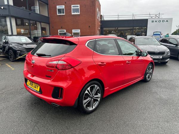 Kia Ceed Photo autoimg-3bc58afc328a6cb80f2980a22f4df9299781bc83.jpg