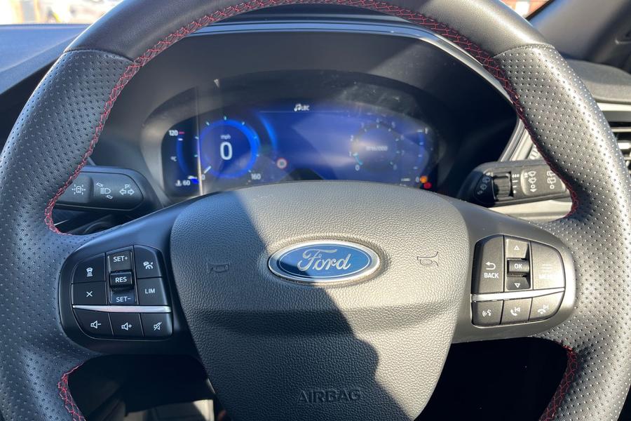 Ford Kuga Photo autoimg-3bc867ce5fbd27a81c09df009dd0d91d12d704f4.jpg