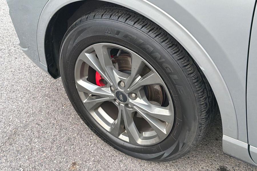 Ford Kuga Photo autoimg-3bc8b97766a5ffeb98adbc938dab2355db9caa8d.jpg