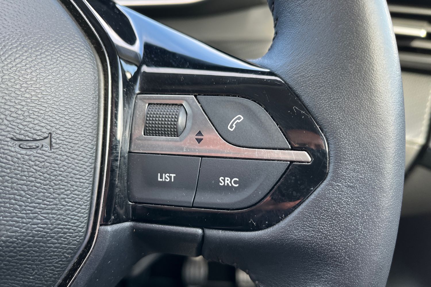 Peugeot 208 Photo 36