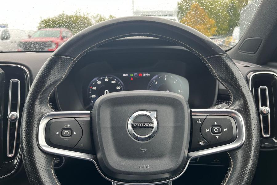 Volvo XC40 Photo autoimg-3bd03bf087cc3e7f2e753057d4bc62dcfe8bbb7a.jpg