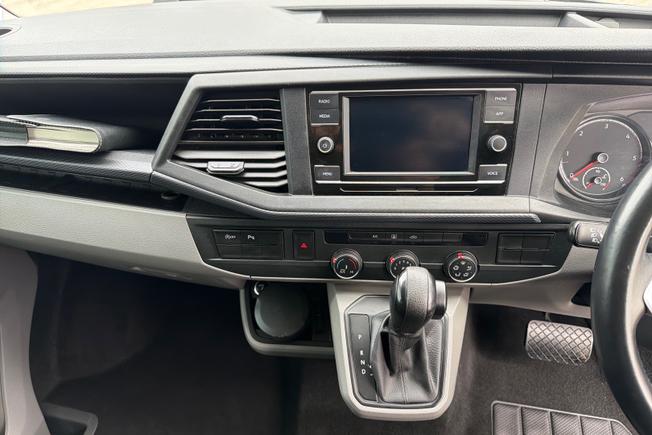 VOLKSWAGEN Transporter Shuttle Photo 40