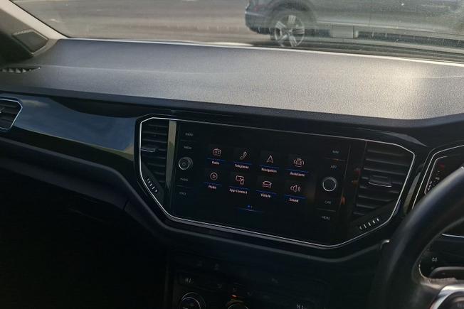 VOLKSWAGEN T-Roc Photo 13