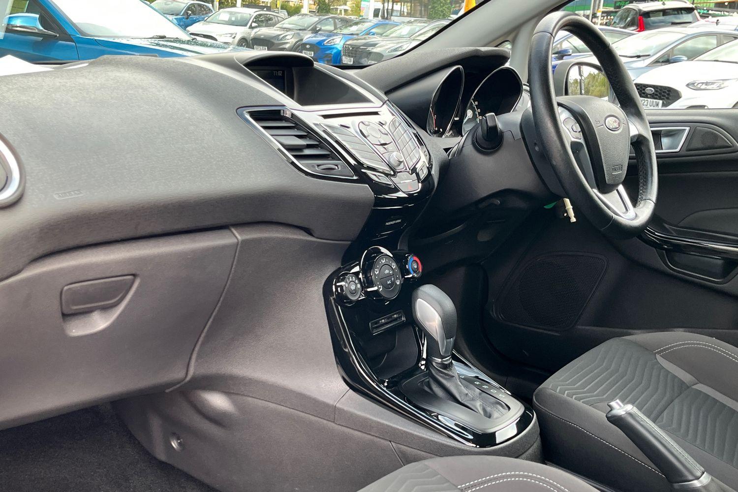 Ford Fiesta Photo 17