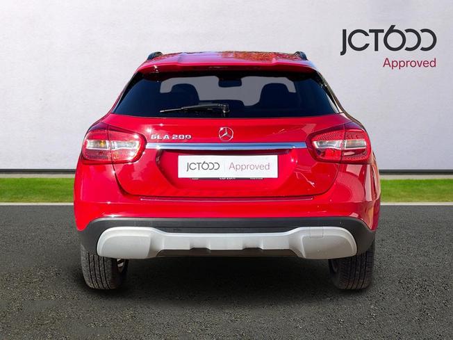 MERCEDES-BENZ GLA Photo 7