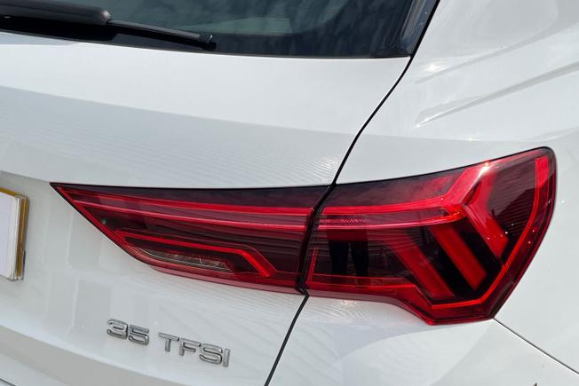 AUDI Q3 Photo 18