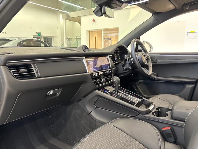 PORSCHE Macan Photo 13