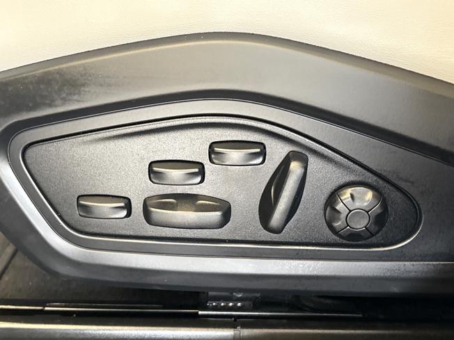 PORSCHE Taycan Photo 33