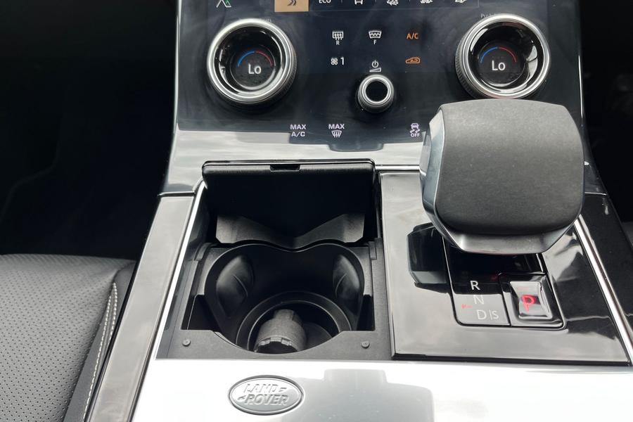 Land Rover RANGE ROVER VELAR Photo autoimg-3be72cae0754fcc1fd631586f8b4b3a5f3074910.jpg