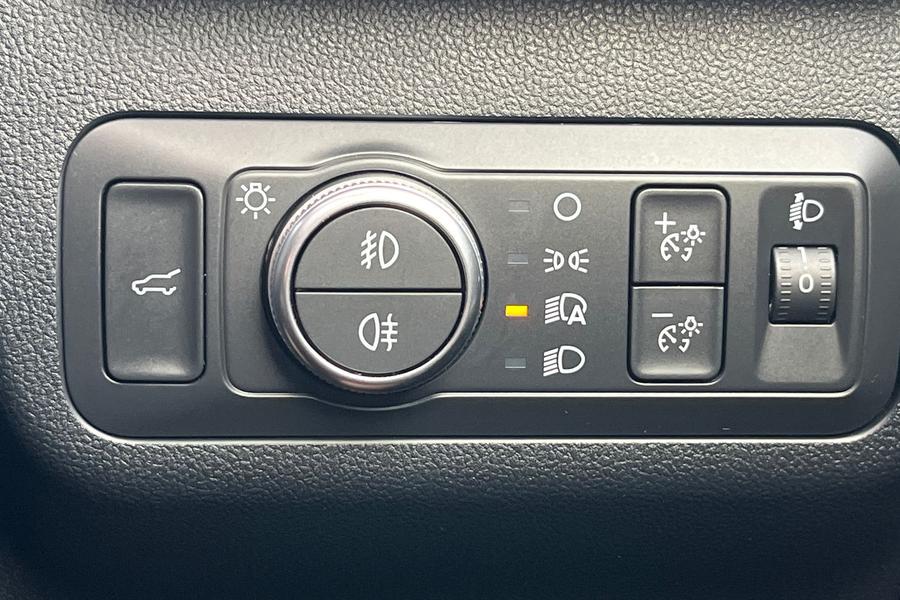 Ford Kuga Photo autoimg-3beb2444a6357d067349f45f81c2958accae0606.jpg