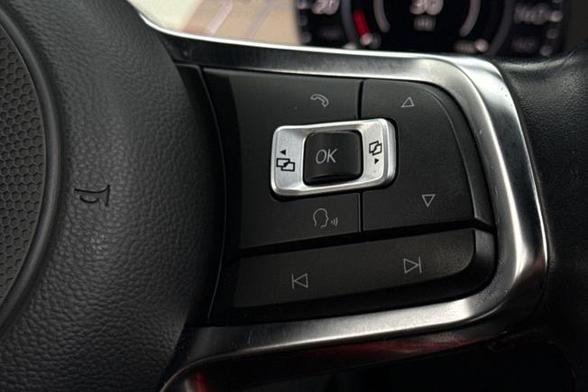 VOLKSWAGEN Golf Photo 17