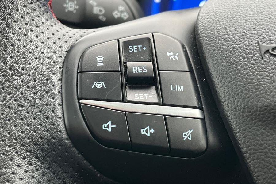 Ford Kuga Photo autoimg-3bf1142e46f71956fb2c86c02beed7447c3a9c75.jpg