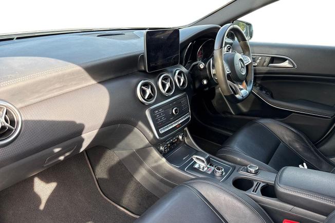 MERCEDES-BENZ A Class Photo 2