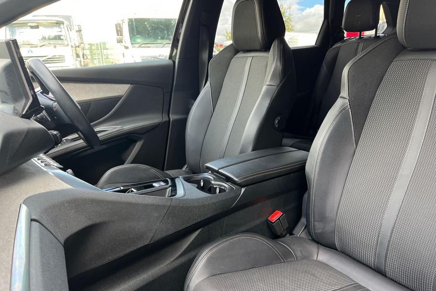 Peugeot 5008 Photo autoimg-3bfc40bf467142f63e7fa3839e5221d87124598e.jpg