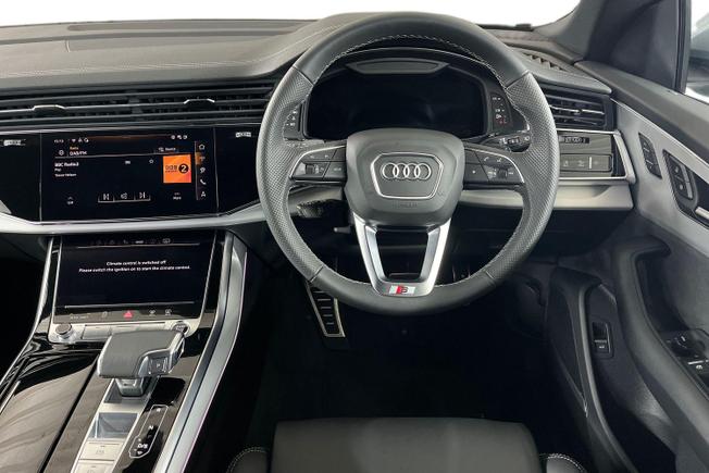 AUDI Q8 Photo 11