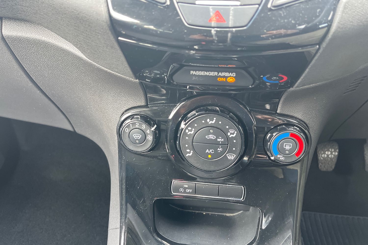 Ford FIESTA Photo 26