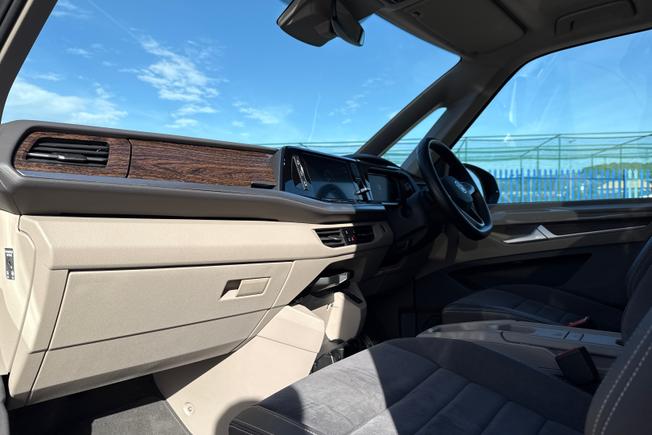 VOLKSWAGEN Multivan Photo 43