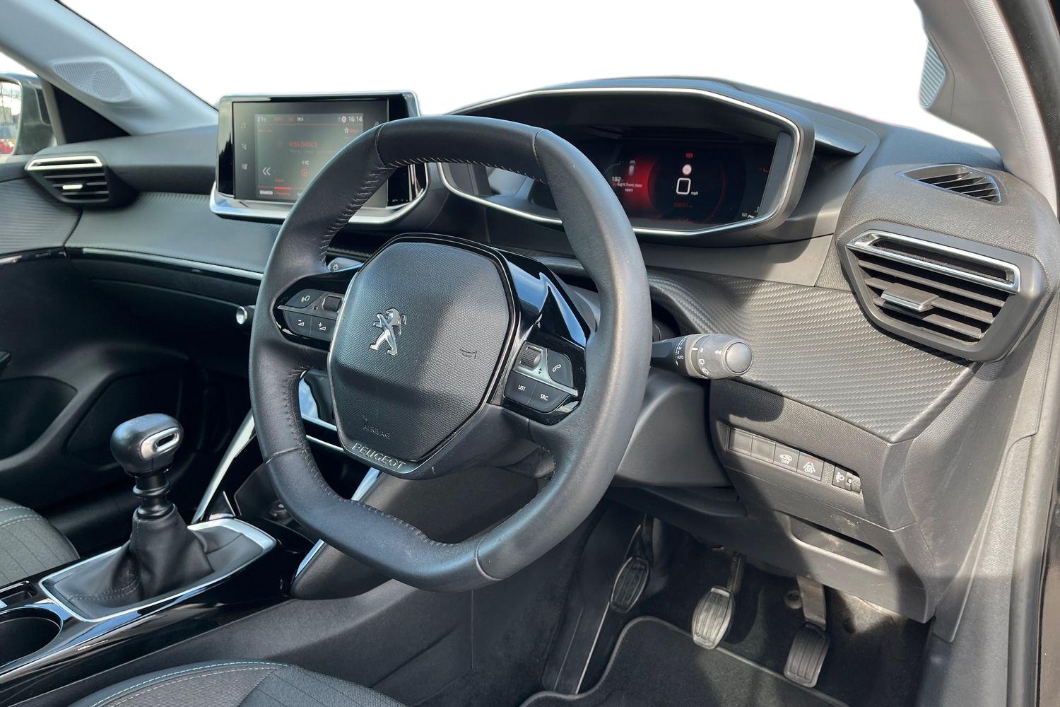 Peugeot 208 Photo 8