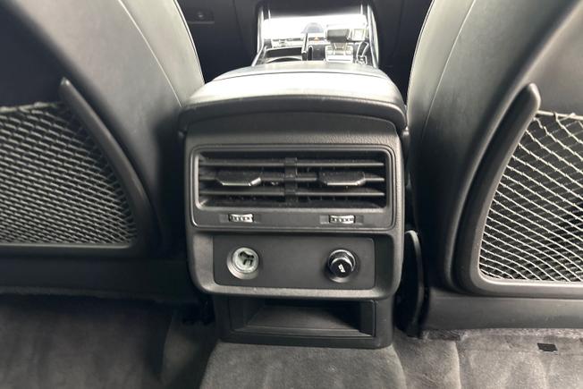 AUDI Q8 Photo 25