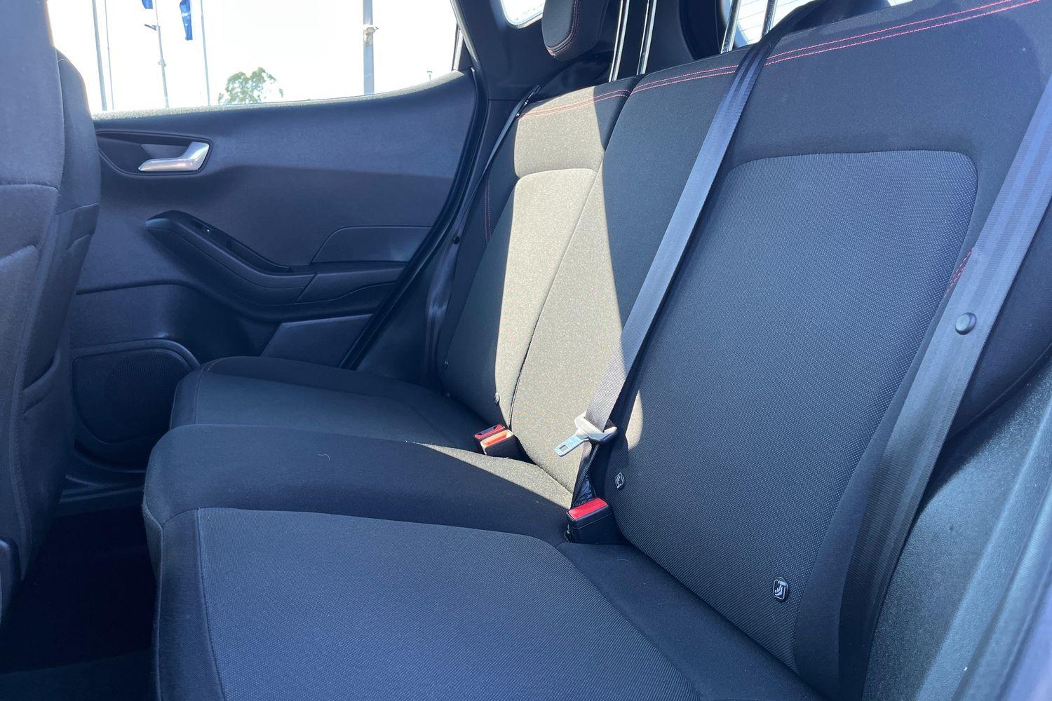 Ford FIESTA Photo 19