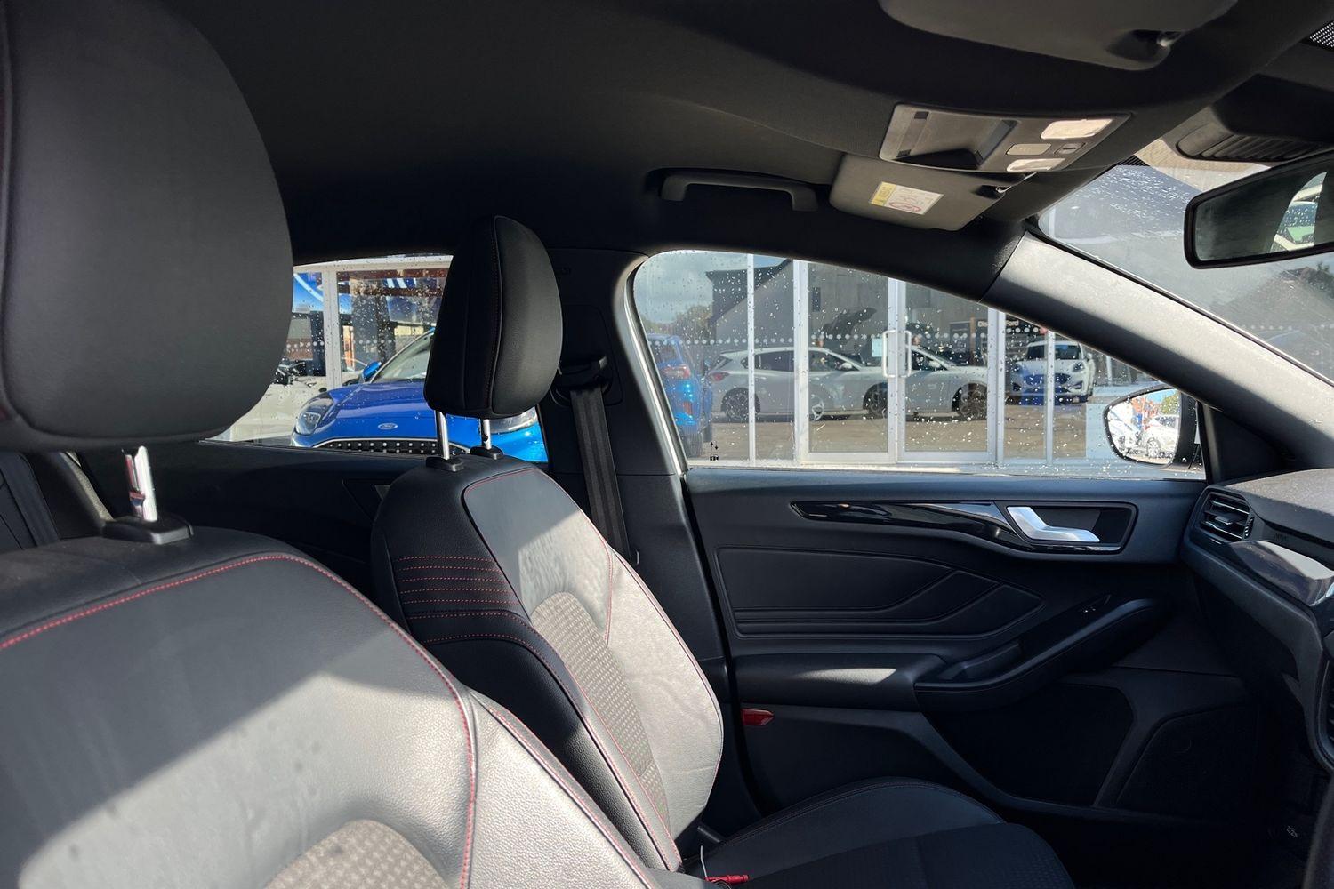 Ford FOCUS Photo 16