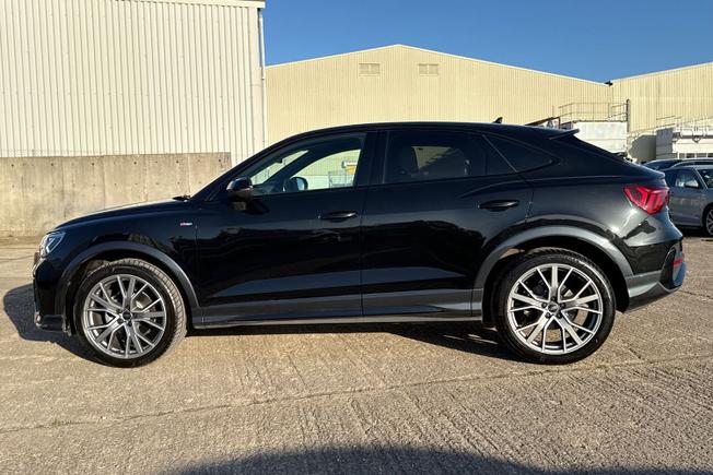 AUDI Q3 Photo 48