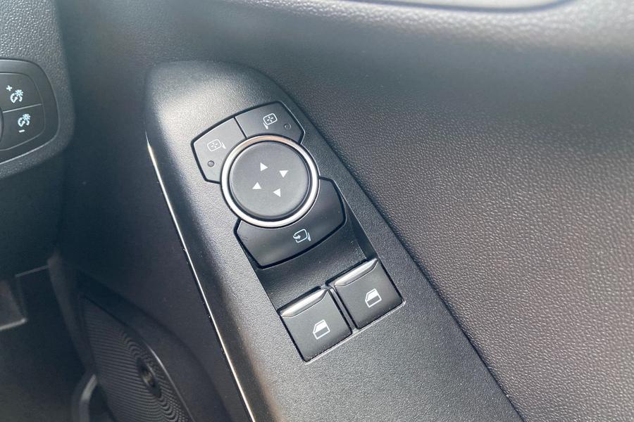 Ford FIESTA Photo autoimg-3c21b9f9bdf2d111375bc6de62d1448af90378e7.jpg