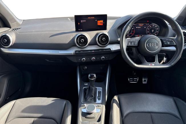 Audi Q2 Photo 10