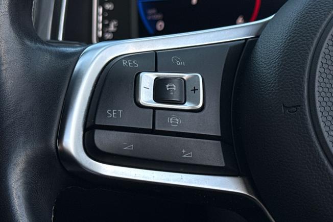 VOLKSWAGEN T-Roc Photo 16