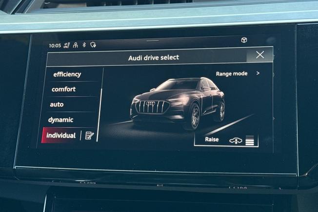 AUDI Q8 E-Tron Photo 26