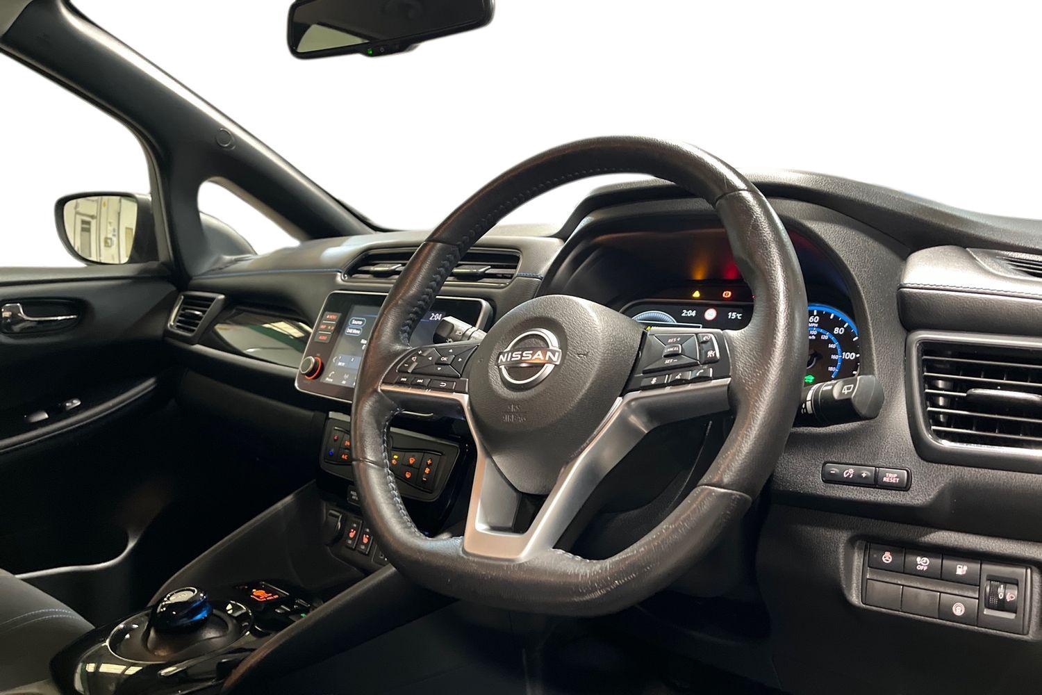 Nissan LEAF Photo 8