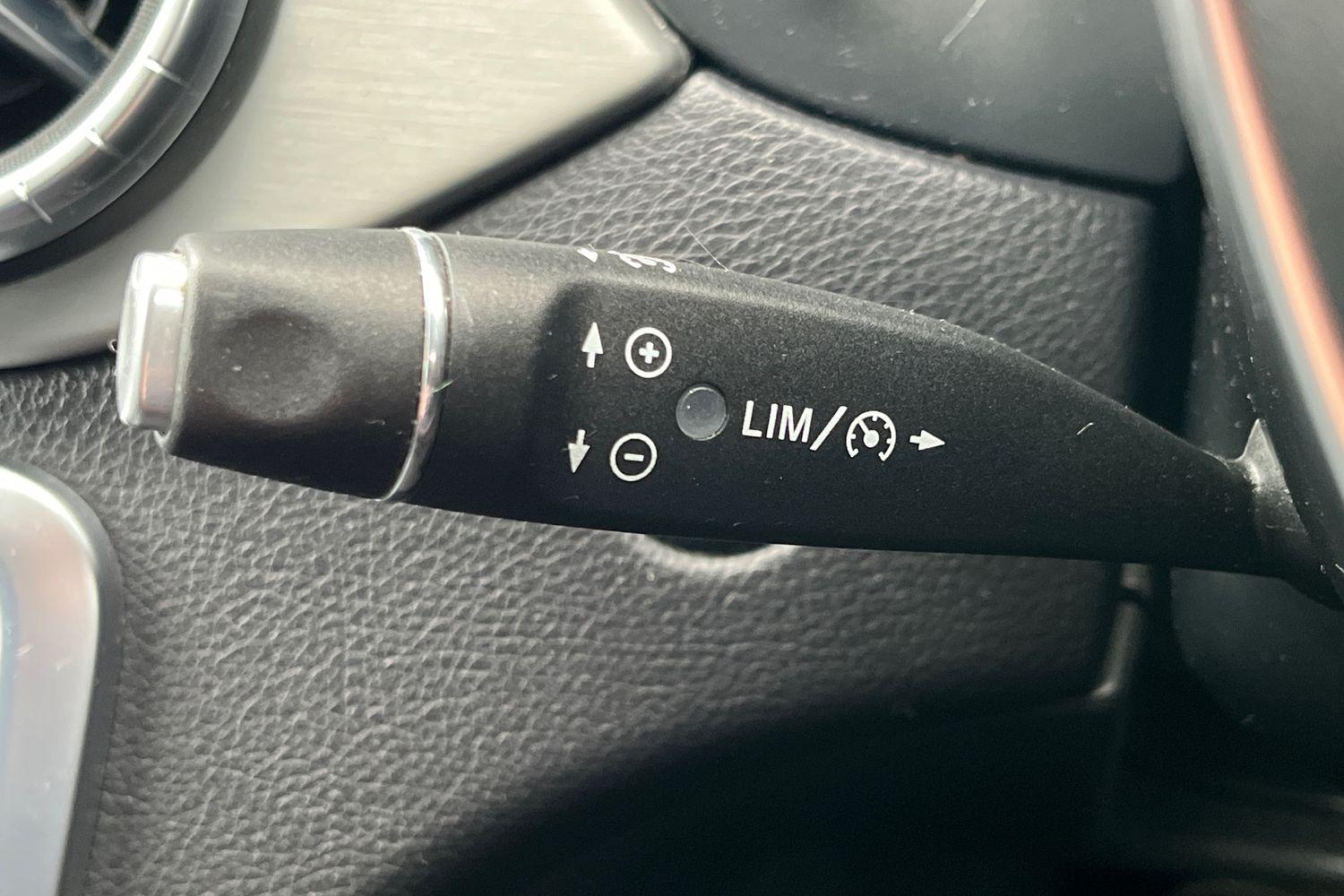 Mercedes-Benz CLA Photo 13