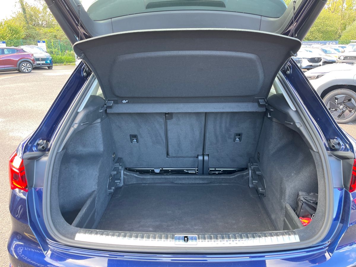 Audi Q3 Photo 21