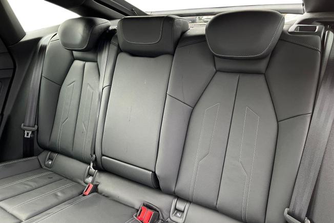 AUDI Q4 e-tron Photo 9