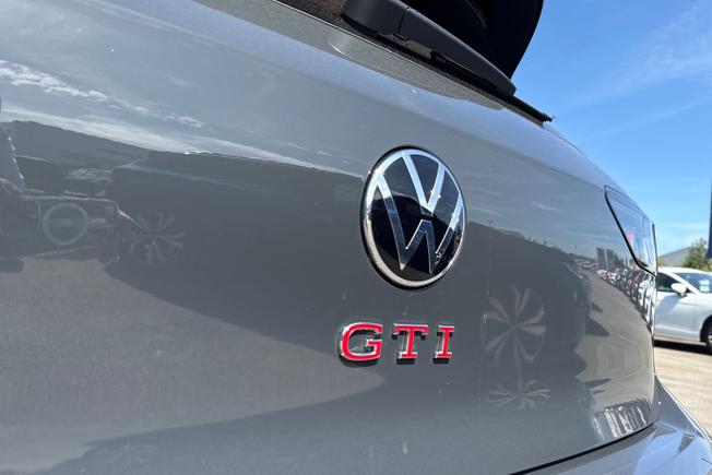 VOLKSWAGEN Golf Photo 21
