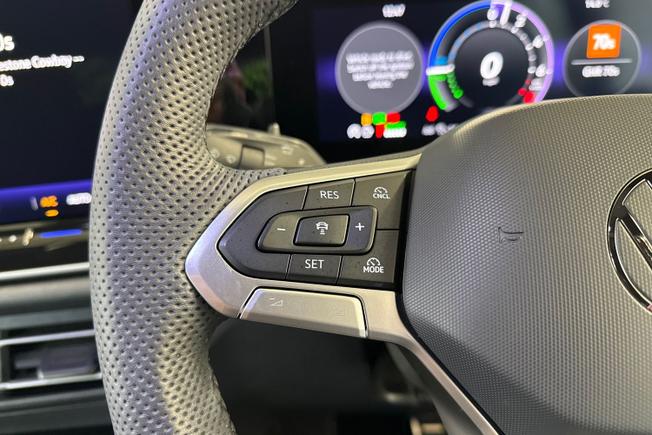 VOLKSWAGEN Tiguan Photo 16