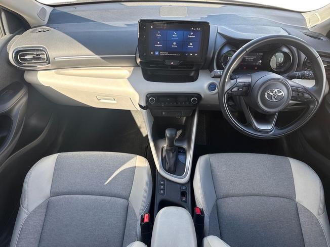 TOYOTA Yaris Photo 10