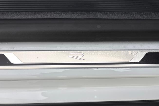 Volkswagen T-Roc Photo 24