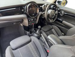 MINI Hatch Photo 2