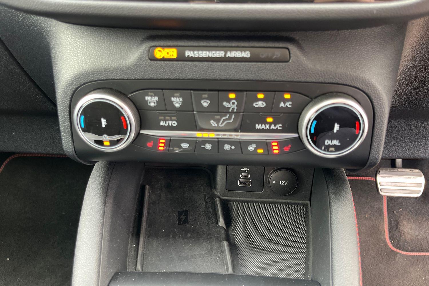 Ford KUGA Photo 37