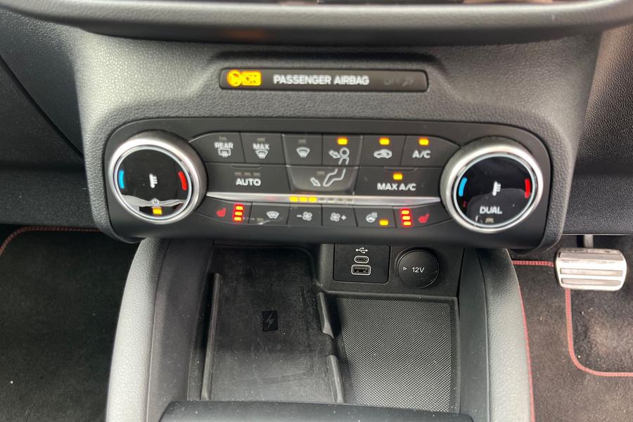 Ford KUGA Photo autoimg-3c56030eb2cdfc4bea4e8de391338726b6917bfe.jpg