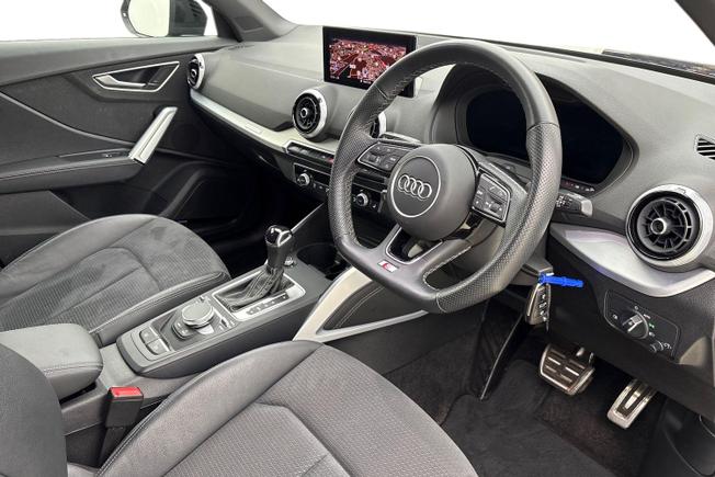 AUDI Sq2 Photo 6