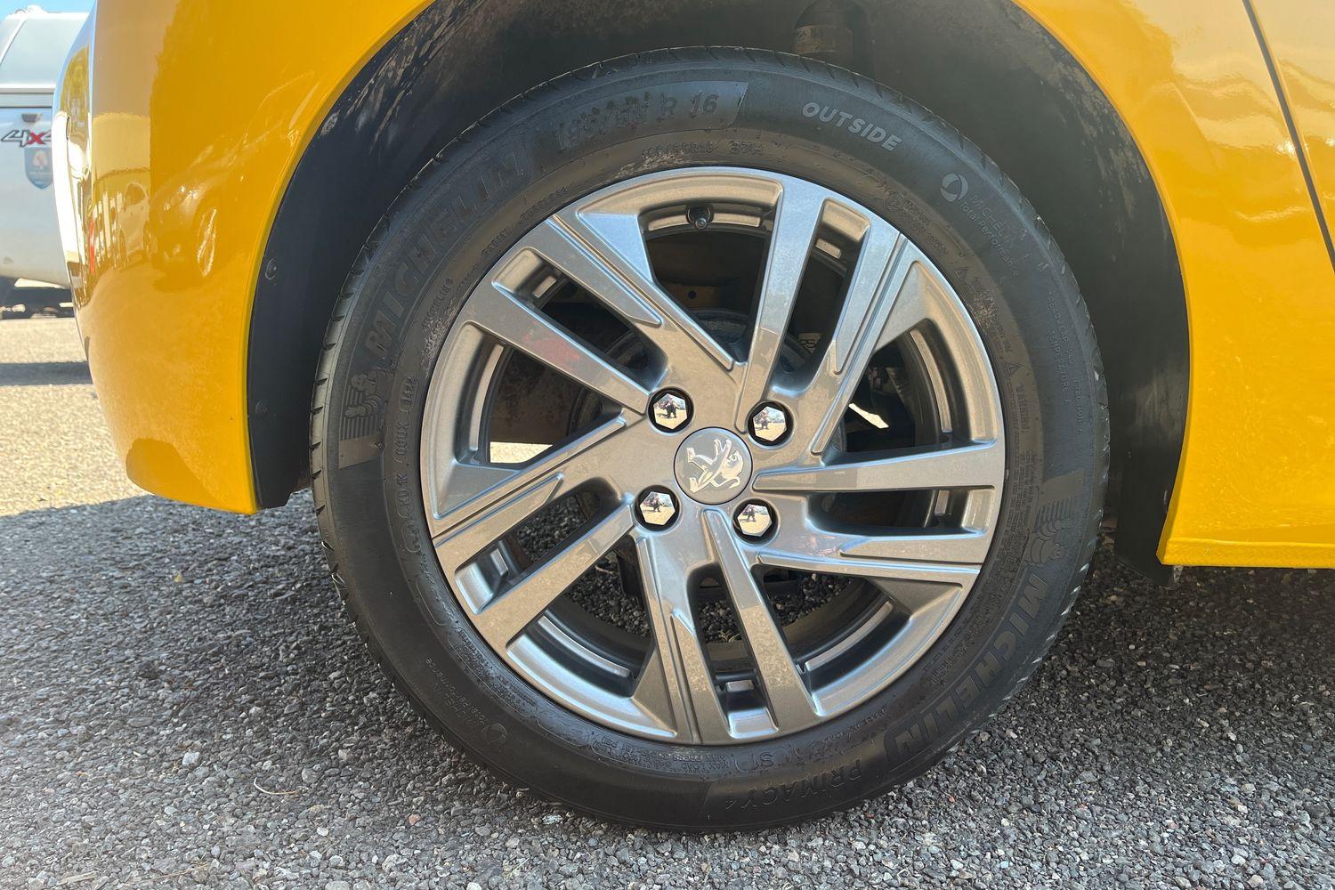 Peugeot 208 Photo 25