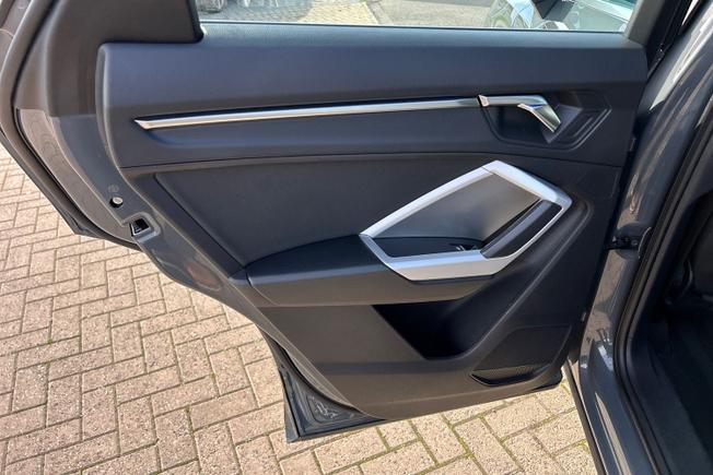 AUDI Q3 Photo 37