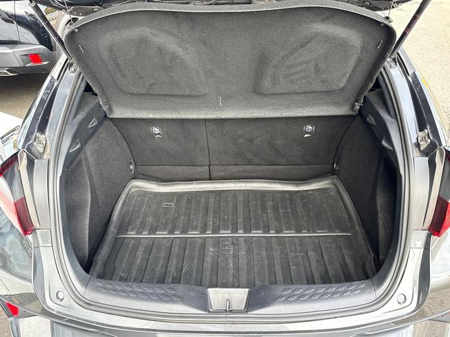 TOYOTA C-Hr Photo 12