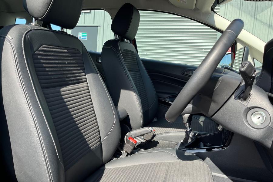 Ford ECOSPORT Photo autoimg-3c6518f2c93d8d5e3279bc74f1a96a7c2e87152b.jpg
