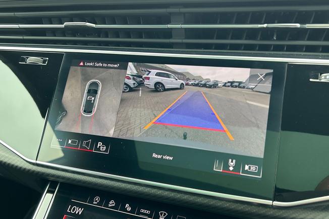AUDI Rsq8 Photo 58